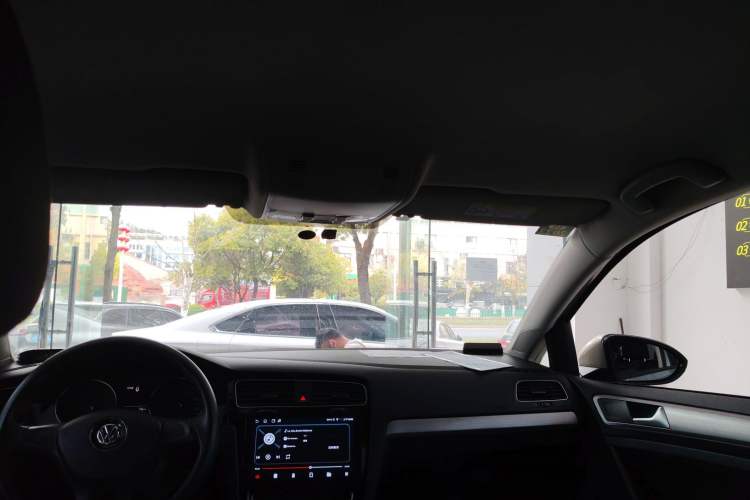 Used Volkswagen Golf 2018 1.6L Automatic Fashion Model