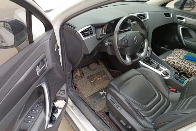 Used DS 6 2016 1.6T Luxury Edition THP160
