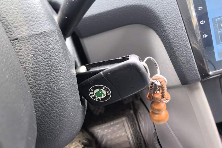 Used Skoda Rapid 2016 1.6L Manual Front-Wheel-Drive Version