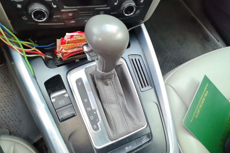 Used Audi Q5 2012 2.0TFSI Technology Model Gear Lever