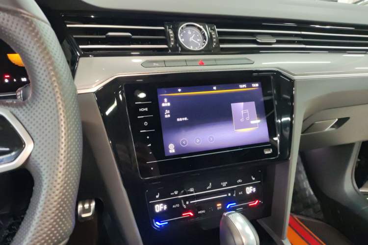 Used Volkswagen Magotan 2025 Revised Version Zhongxiang Edition 280TSI DSG Luxury Trim Audio And AC Panel