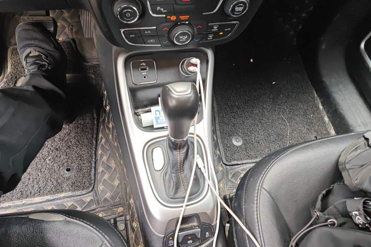 Used Jeep Compass 2017 200T Automatic Family Edition Gear Lever