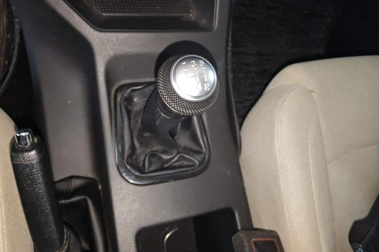 Used FORTHING Lingzhi 2023 M5L 1.6L Base Model 5 Seats Gear Lever