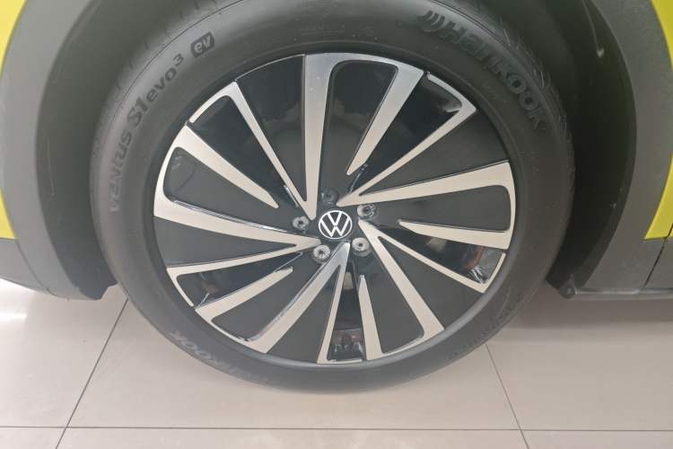 Used Volkswagen ID.4 X 2022 Pure Long-Range Version Left Front Wheel Hub