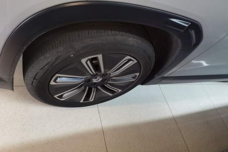 Used Nio ES7 2022 75 kWh Left Front Wheel Hub