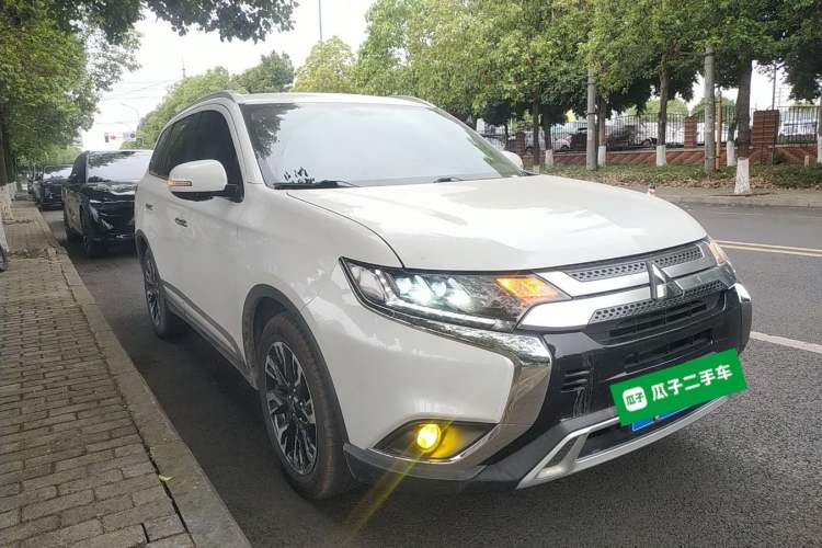 Used Mitsubishi Outlander 2019 2.4L 4x4 Zhi Xiang Edition 7 Seats China VI Standard