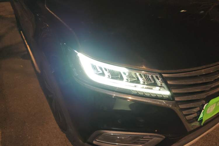 Used Roewe RX5 New Energy 2017 eRX5 50T Hybrid Connected Prestige Flagship Edition Right Front Headlight