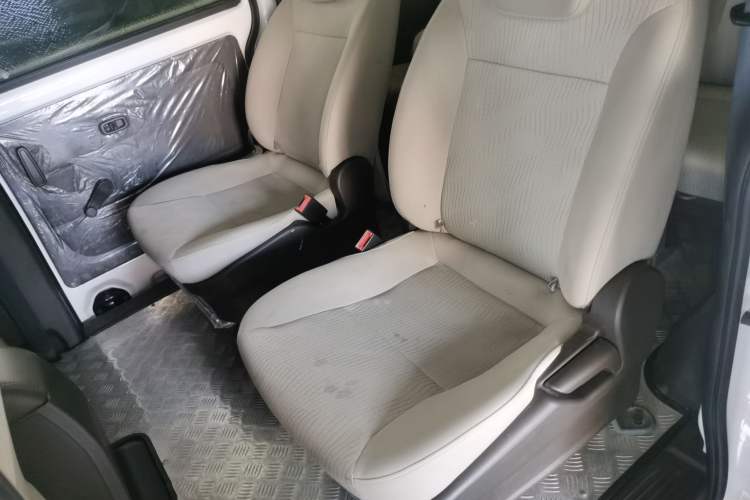 Used Wuling Rongguang V 2018 1.5L Standard Version
