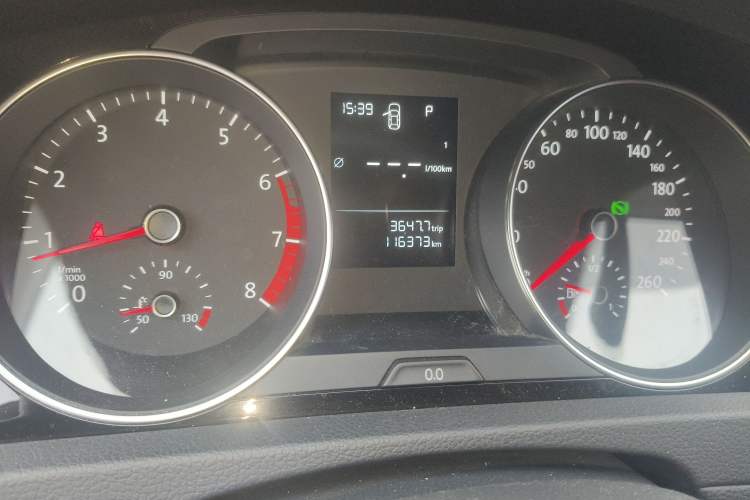 Used Volkswagen Golf 2018 1.6L Automatic Fashion Model Odometer Close Up