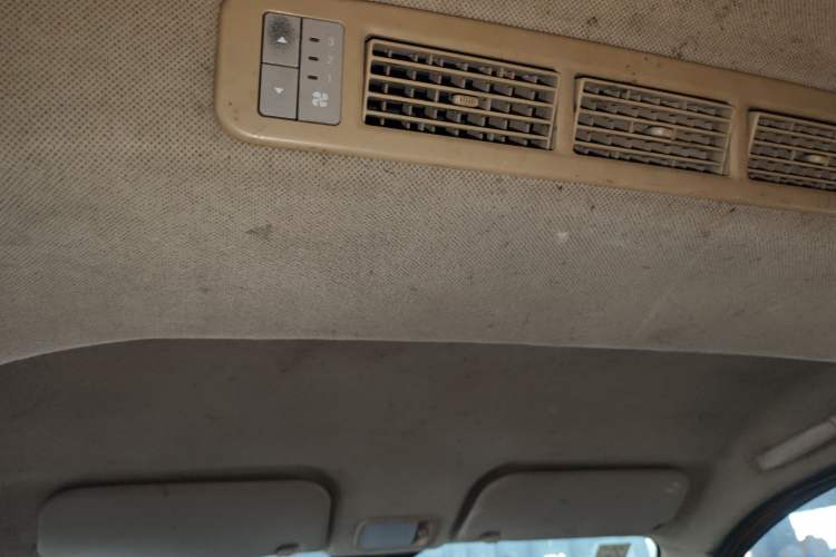 Used Wuling Rongguang V 2016 1.5L Standard Version
