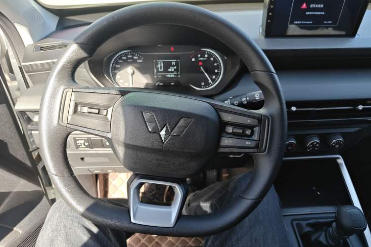 Used Wuling Alvez 2022 1.5L Manual Free-Style Model