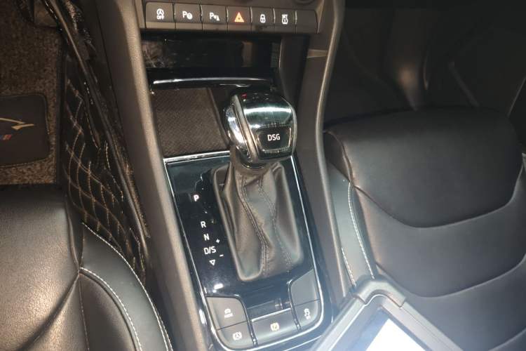 Used Skoda Kodiaq 2017 TSI330 7-Seater Two-Wheel-Drive Luxury Edition Gear Lever