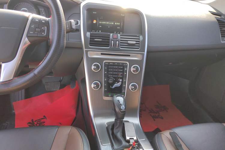 Used Volvo XC60 2016 T5 AWD Zhiyuan Edition Audio And AC Panel