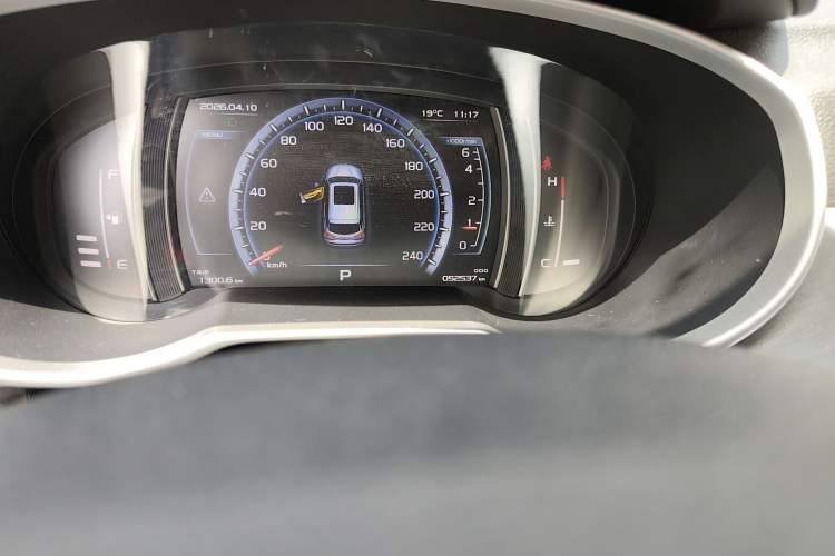 Used Geely Auto Emgrand X7 Sport 2016 1.8TD Automatic ZhiZun Version Odometer Close Up