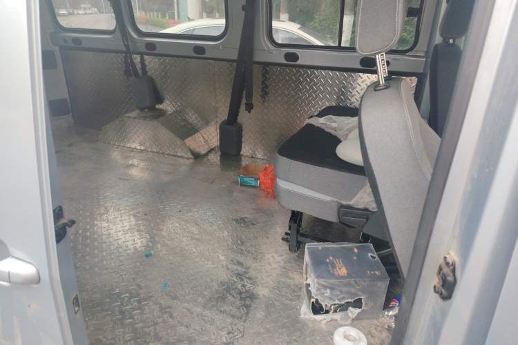 Used Wuling Yangguang 2024 300KM Comfort Version Passenger Van 75kW
