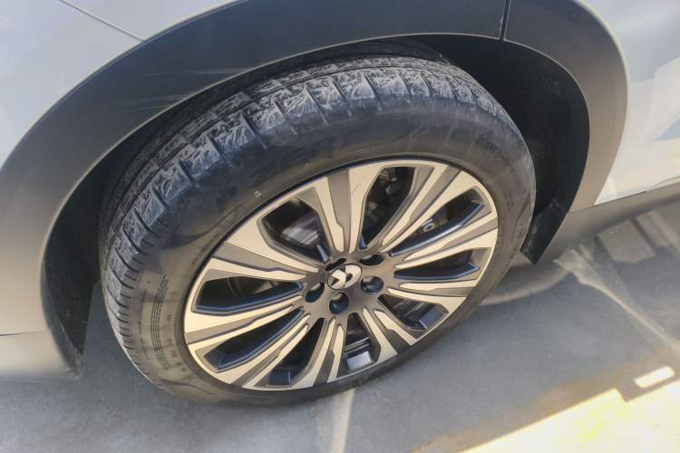 Used Nio ES8 2023 75 kWh Right Rear Wheel Hub