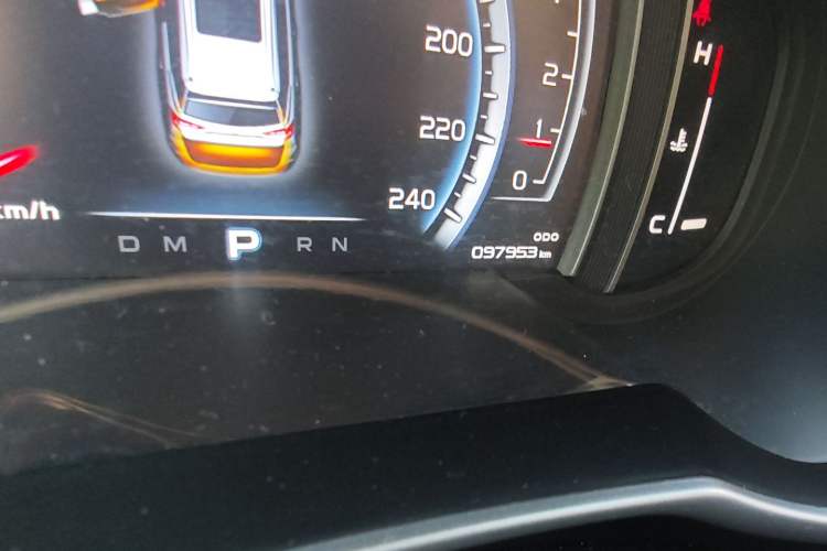 Used Geely Auto Emgrand X7 Sport 2016 1.8TD Automatic Smart Model Odometer Close Up