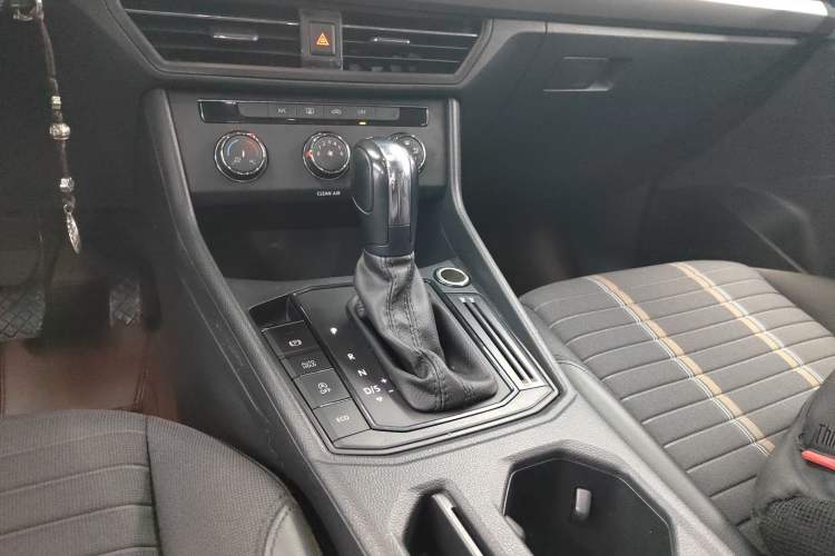 Used Volkswagen Lavida 2019 280TSI DSG Comfort Edition China VI standard Gear Lever