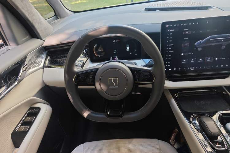 Used Zeekr 009 2022 WE Edition
