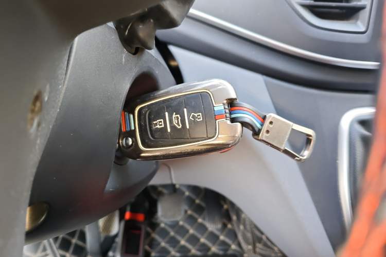 Used SAIC MAXUS Xintu V80 2023 2.0T Manual Classic Aoyuntong Long Wheelbase Mid-Height 6/7/8/9-Seater Vehicle Key