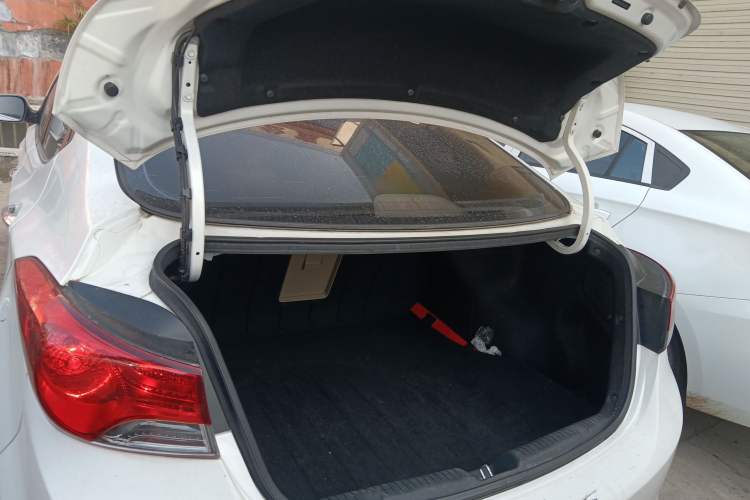 Used Hyundai Elantra (5th Generation / Langdong) 2015 1.6L Automatic Leading Model