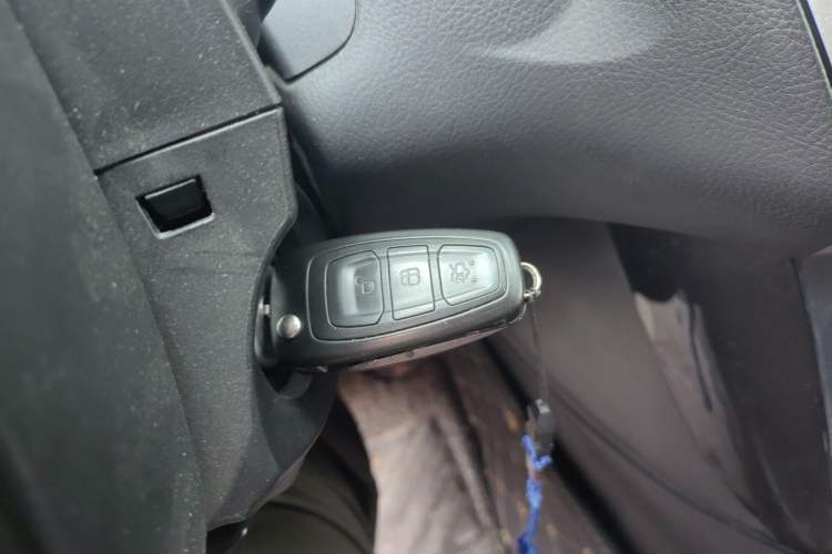 Used Ford Focus 2015 Sedan EcoBoost 125 Manual – Ultra-Style Edition Vehicle Key