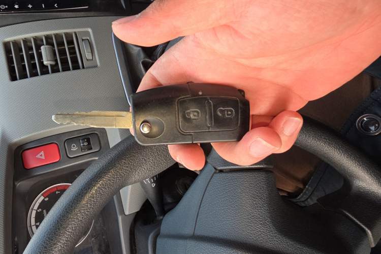 Used Foton Scenic G7 2020 2.4L Commercial Version Long Wheelbase High-Roof 2-Seat Van China VI Emission Standard 4K22D4M
