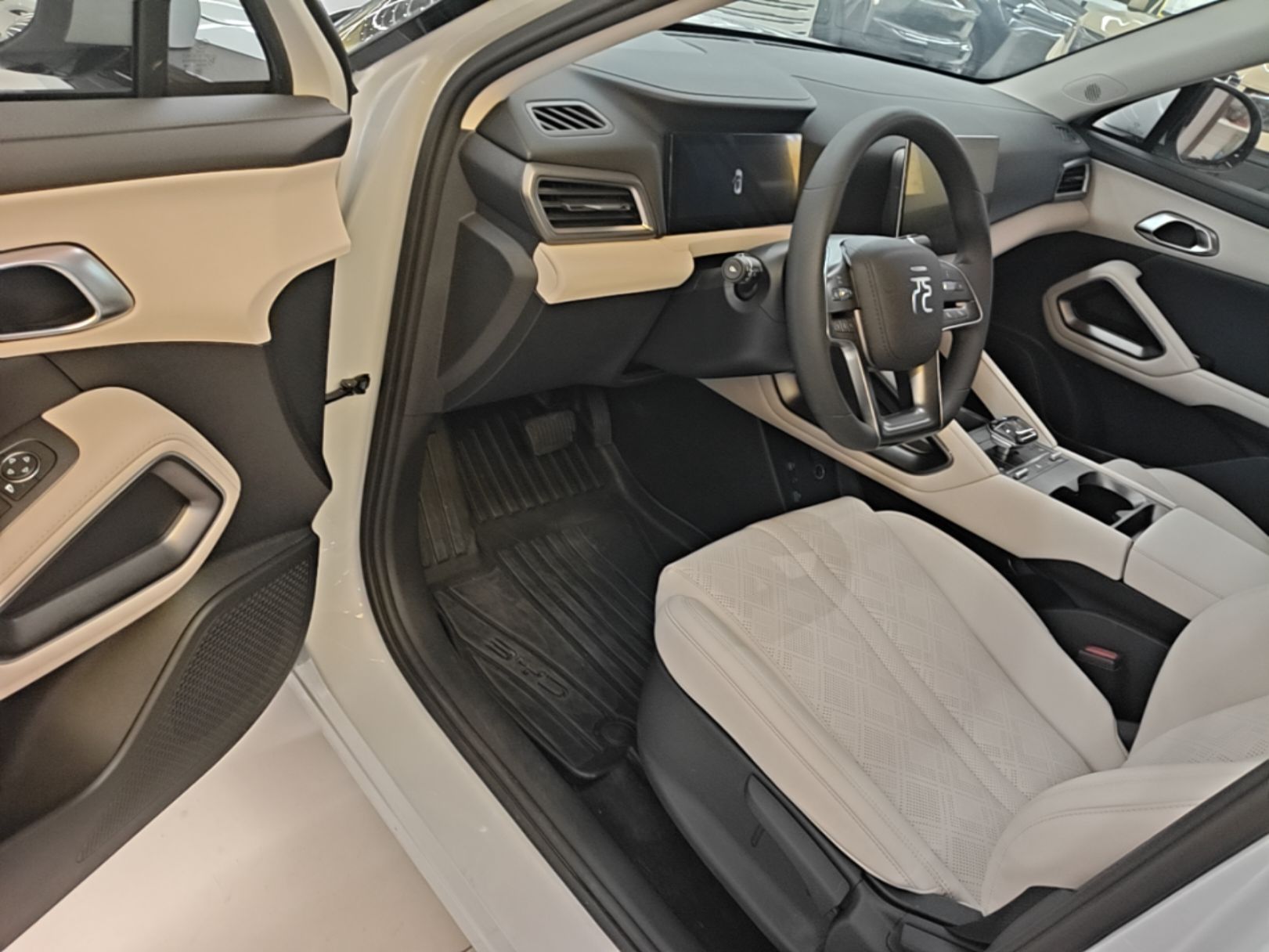 BYD Yuan UP 2024 401 km Active Version — снимка 18