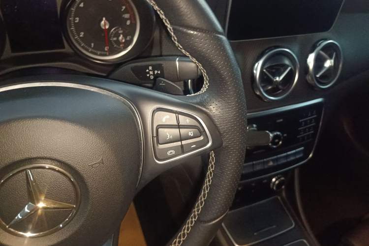 Used Mercedes-Benz GLA 2018 GLA 200 Sport Edition Gear Lever