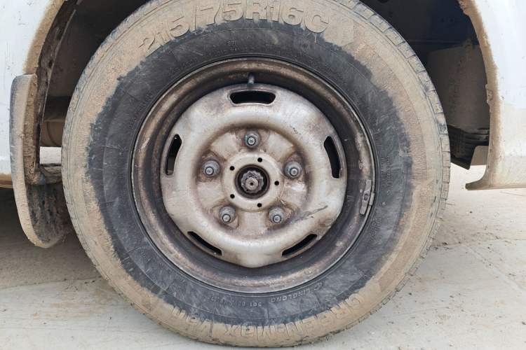 Used JMC Fushun 2022 2.0T Manual Multi-Function Passenger Vehicle Short Wheelbase Mid-Height Roof 6-Seater
