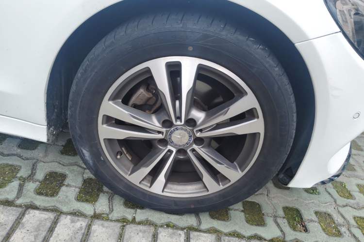 Used Mercedes-Benz C-Class 2015 Revised C 200 L Sport Edition Right Front Wheel Hub