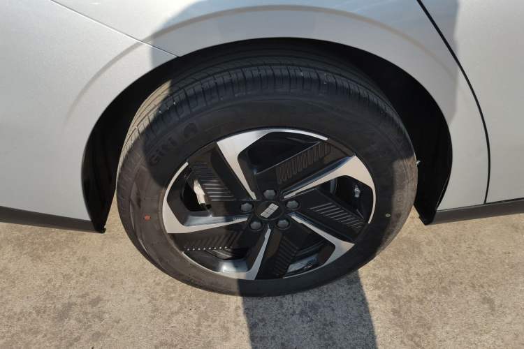 Used Geely Galaxy L6 2025 EM-i 140km Starship Edition
