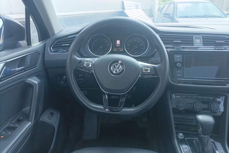 Used Volkswagen Tiguan L 2019 330TSI Automatic Two-Wheel Drive Smart Luxury Version China VI Standard Steering Wheel