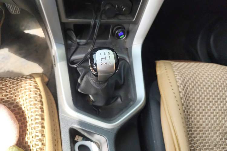 Used Venucia T70 2015 1.6L Manual Ruixing Edition Gear Lever