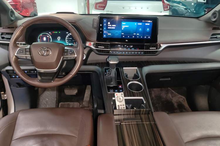 Used Toyota SIENNA 2021 2.5L Hybrid Platinum Edition