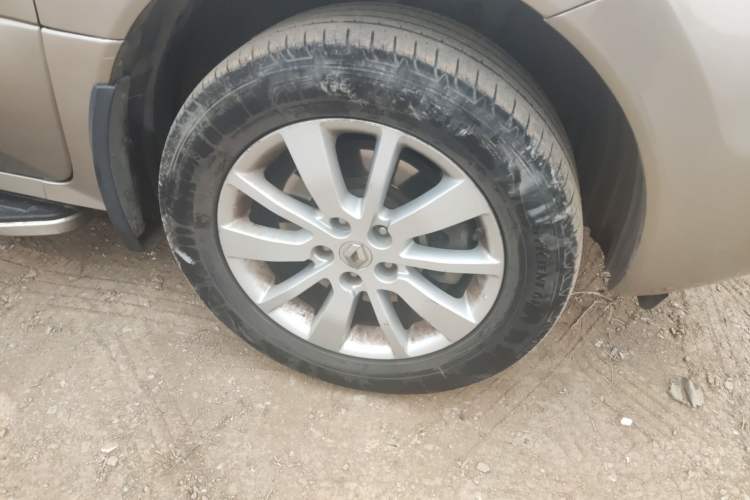 Used Renault Koleos 2012 2.5L Two-Wheel Drive Comfort Edition with Navigation