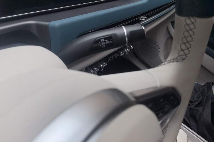 Used ORA Good Cat 2023 401 km Standard Range Luxury Version Lithium Iron Phosphate