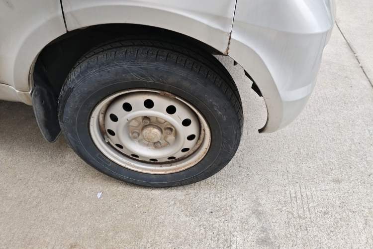 Used Wuling Rongguang 2011 1.2L Base Version Right Front Wheel Hub