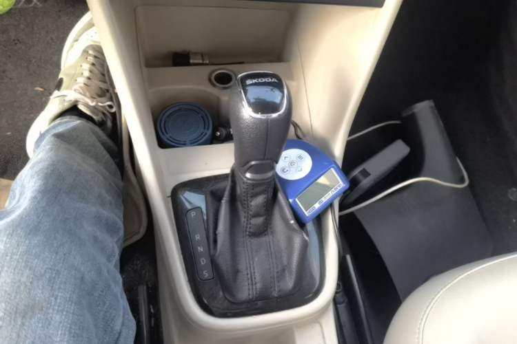 Used Skoda Rapid 2015 1.6L Automatic Smart Selection Model Gear Lever