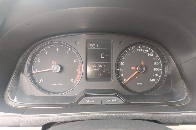 Used Volkswagen Lavida 2013 1.6L Manual Fashion Edition
