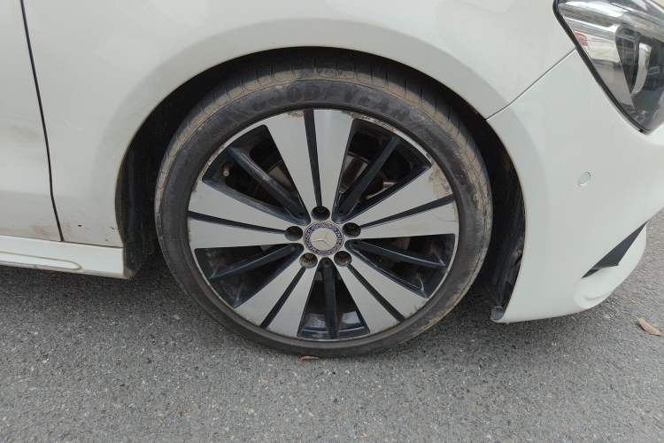 Used Mercedes-Benz CLA 2016 CLA 200 Style Edition Right Front Wheel Hub