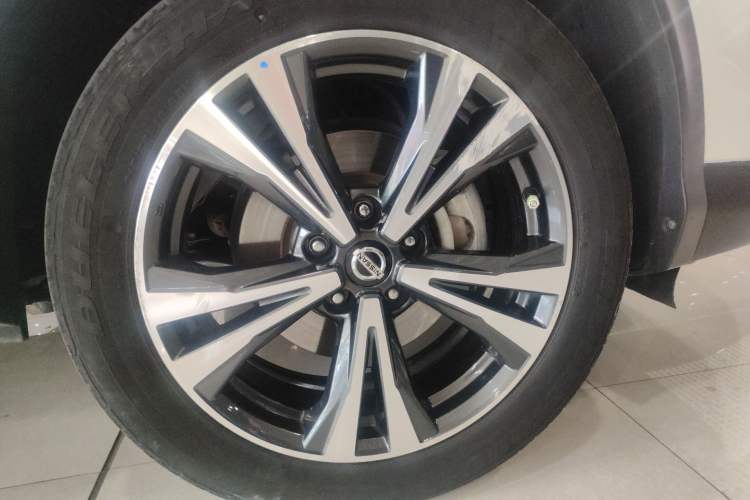 Used Nissan Qashqai 2021 2.0L CVT Luxury Edition Right Front Wheel Hub