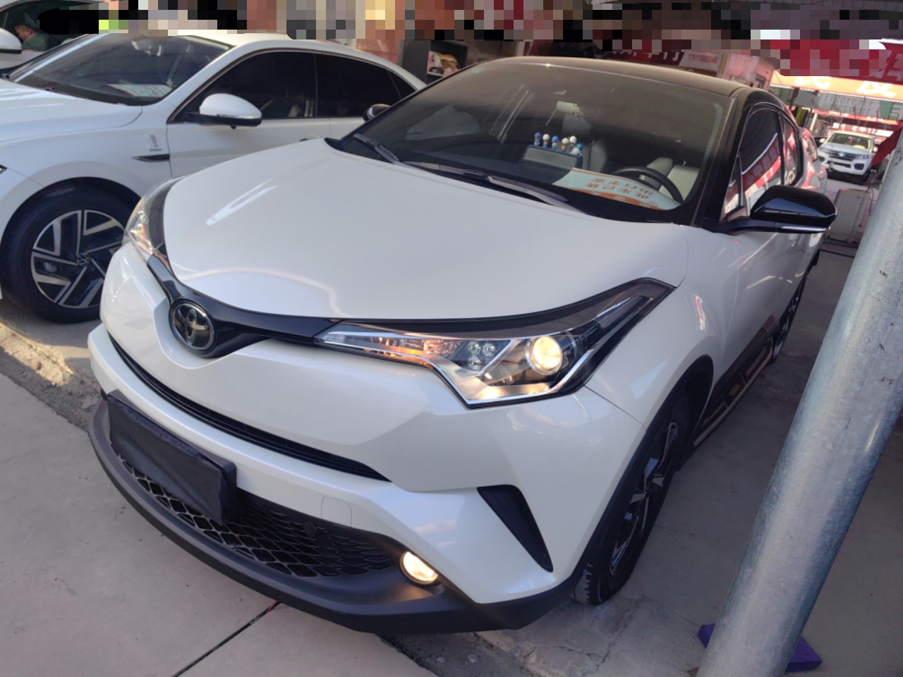 تحت مقدمة السيارة