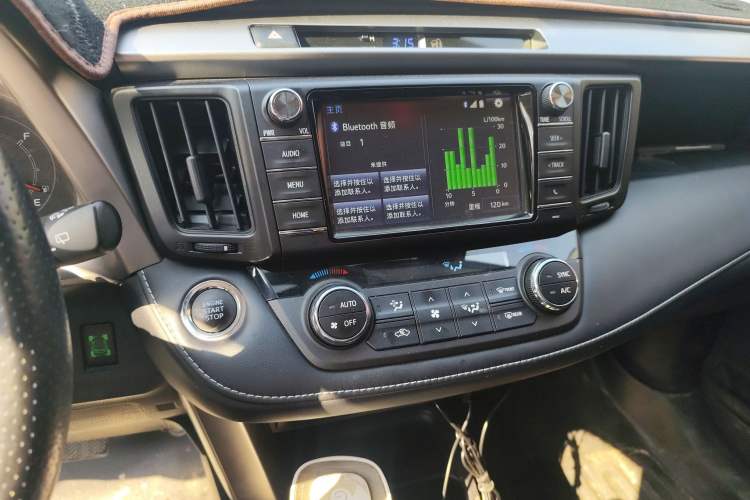 Used Toyota RAV4 2016 2.0L CVT Two-Wheel Drive Fashion Edition China V Standard