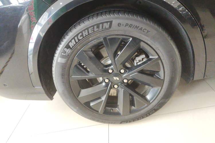 Used Li Auto L8 2023 Pro Model Right Rear Wheel Hub