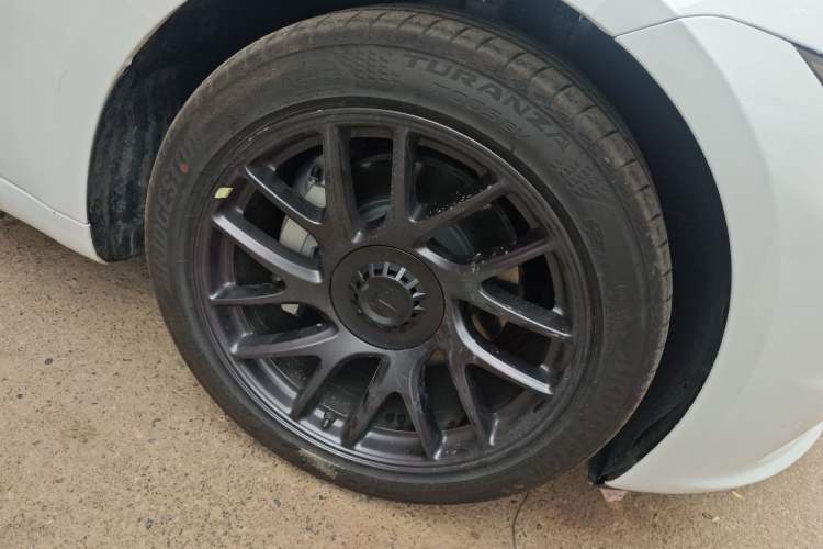Used Tesla Model 3 2025 Model Revised Long-Range All-Wheel-Drive Version Right Front Wheel Hub