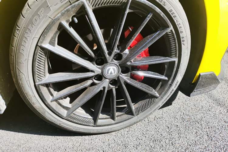 Used CHANGAN UNI-V 2023 1.5T Sport Edition Right Front Wheel Hub