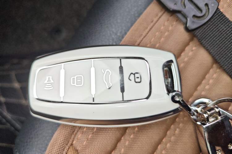 Used Haval H7 2017 Red-Label H7 2.0T Automatic Prestige Model
