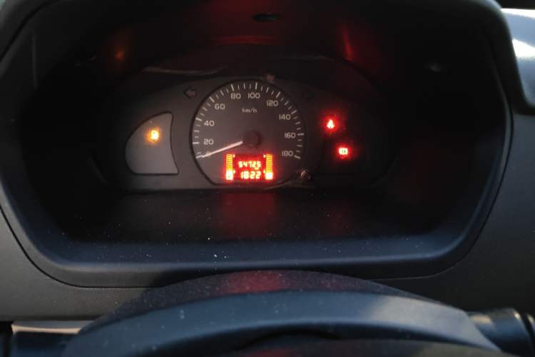 Used Wuling Rongguang 2019 1.2L S Van Standard Model with 5 Seats Odometer Close Up