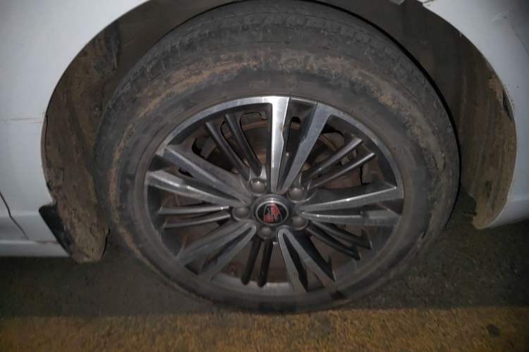 Used Roewe i5 2019 1.5L Manual 4G Connectable Langhao Edition Right Front Wheel Hub